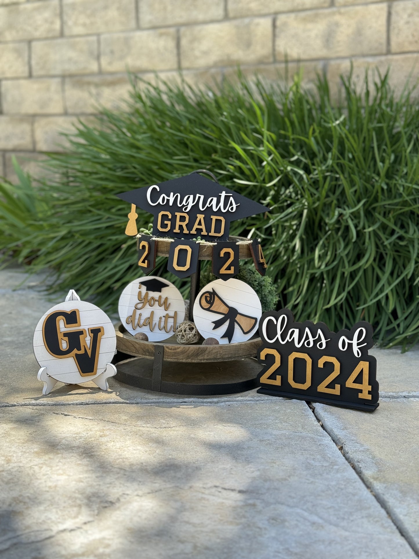 2024 Graduation Decor